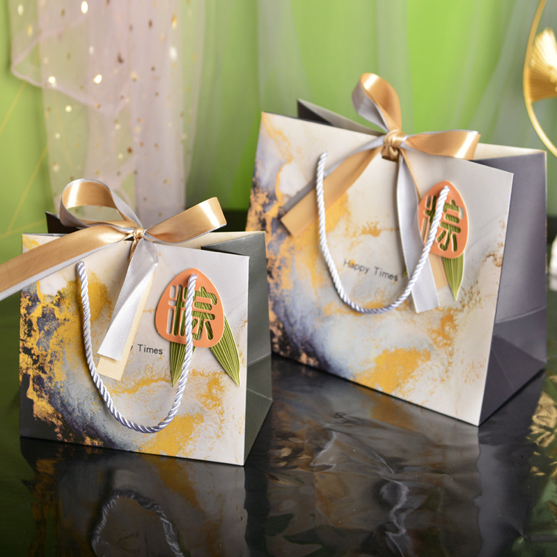 Белое струящееся золото (золото и серебро + листья рисовых клецок); небольшой размер 18*16*10 см