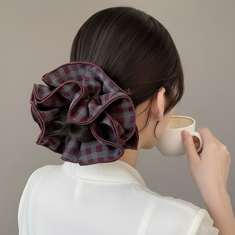 304 бордовая маленькая клетчатая резинка для волос 16см