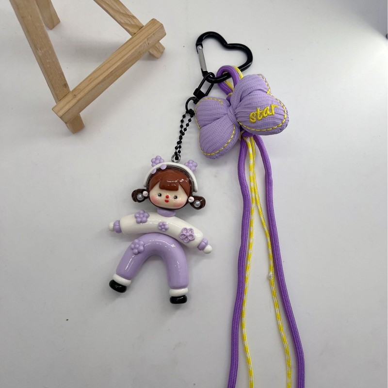新作のスプリットポーズの女の子フィギュア、表情豊かな粘土製ハンドメイドバッグチャーム、キーホルダー、キュートなギフト、多用途なアクセサリー|undefined