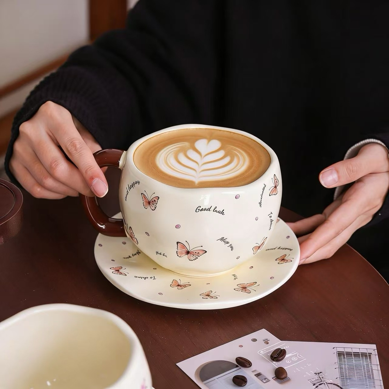 Luxury Ceramic Mug With Aesthetic Design For Afternoon Tea_voghion.com