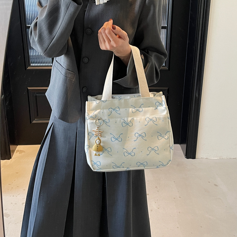 Wholesale fashion bento bag new daily lightweight handbag Korean version high-quality travel and business versatile handbag