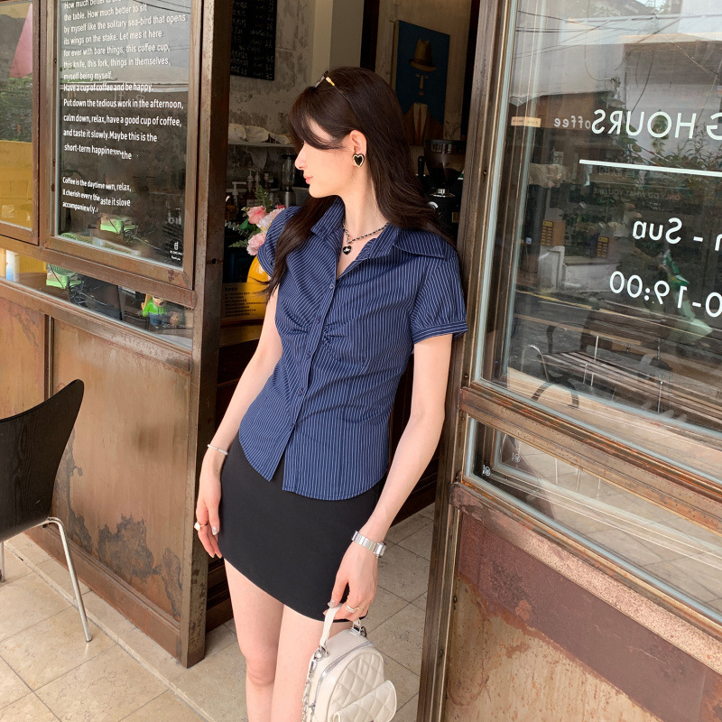 特別オファー卸売ネイビーブルーストライプスリム半袖シャツフェミニンな夏の新しいフランスのユニークで美しいトップ|undefined