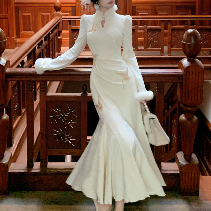 2025 Autumn/Winter White Feather Exquisite High-End New Chinese Style Fleece Jacquard Dress Elegant National Style Mermaid Cheongsam