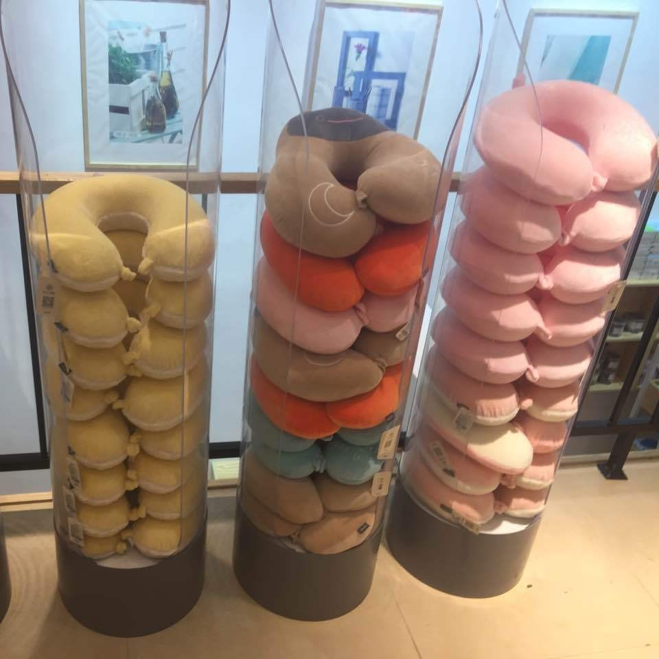 亚克力U型枕谷子展示架 便利店钢木有机玻璃日用百货家居货柜