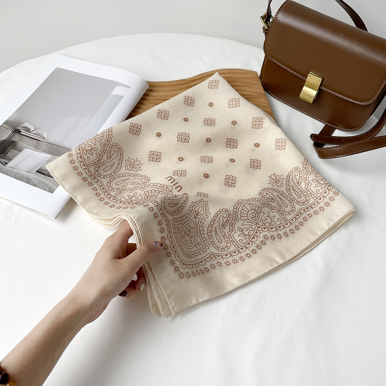Rz6572-beige / 68*68cm