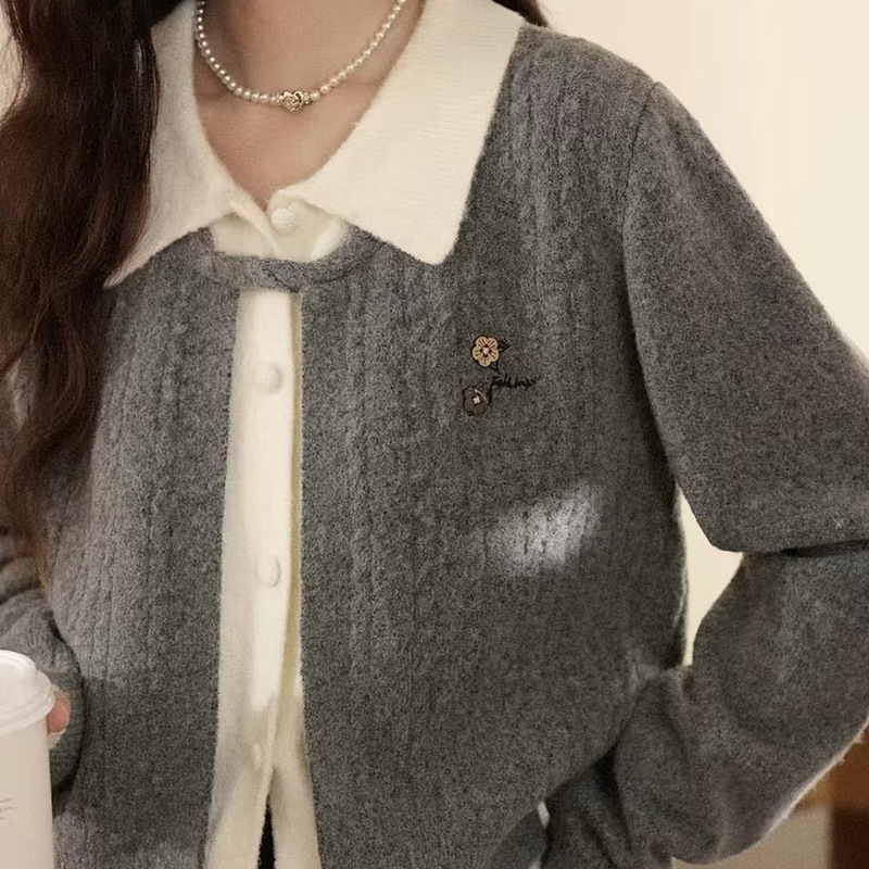 2026 new French-style short fake two-piece design early autumn stylish jacket, gray sweater top for women