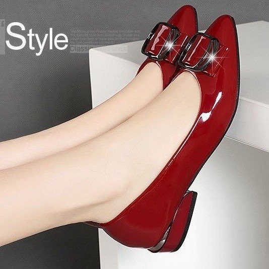 Zapatos de cuero plano de tacón bajo para mujeres 2024 primavera nuevos tacones gruesos y poco profundos zapatos de cuero para mujeres de trabajo