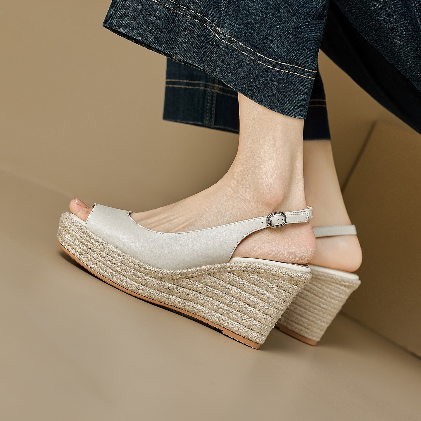 Sandal cao gót nữ hở mũi quai ngang đế xuồng gót 9 cm — màu trắng ngà, bạc