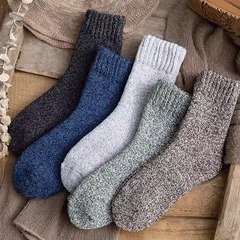 特厚ウールの男性の靴下のカジュアルな男性の盛り合わせは厚い保温の毛の靴下の純綿の防臭の中で靴下の卸売りをします。