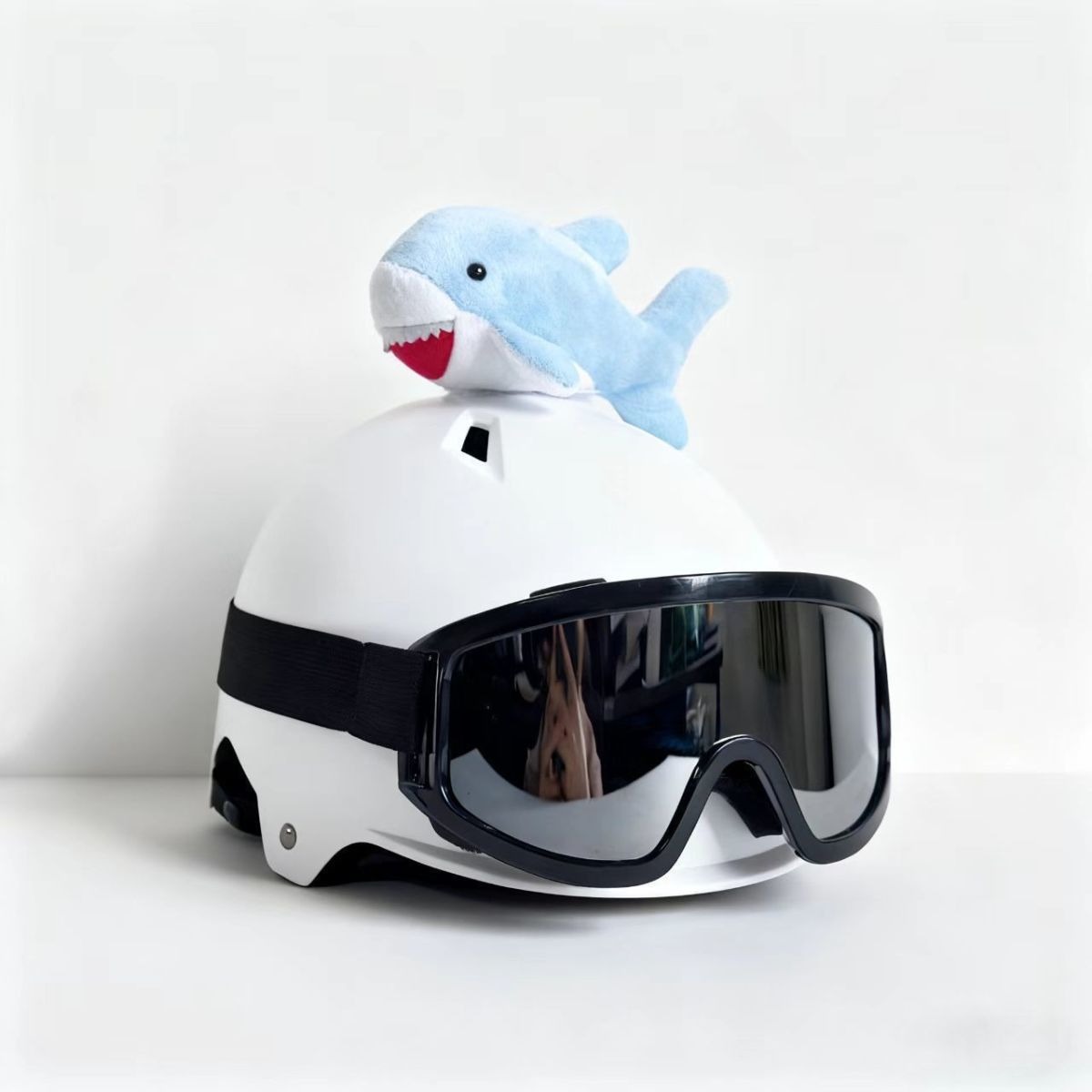 Cute sun-protective cartoon ski helmet decoration, suitable for single and double board helmets, motorcycle helmet decoration for men and women