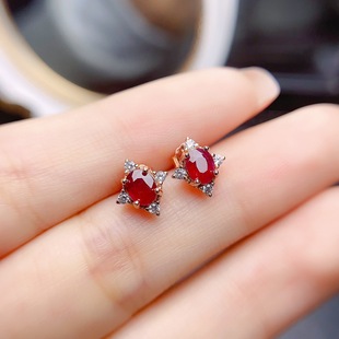 Factory wholesale explosions natural ruby earrings S925 silver inlaid with the main stone 4*5 selling Europe and the United States a generation of hair