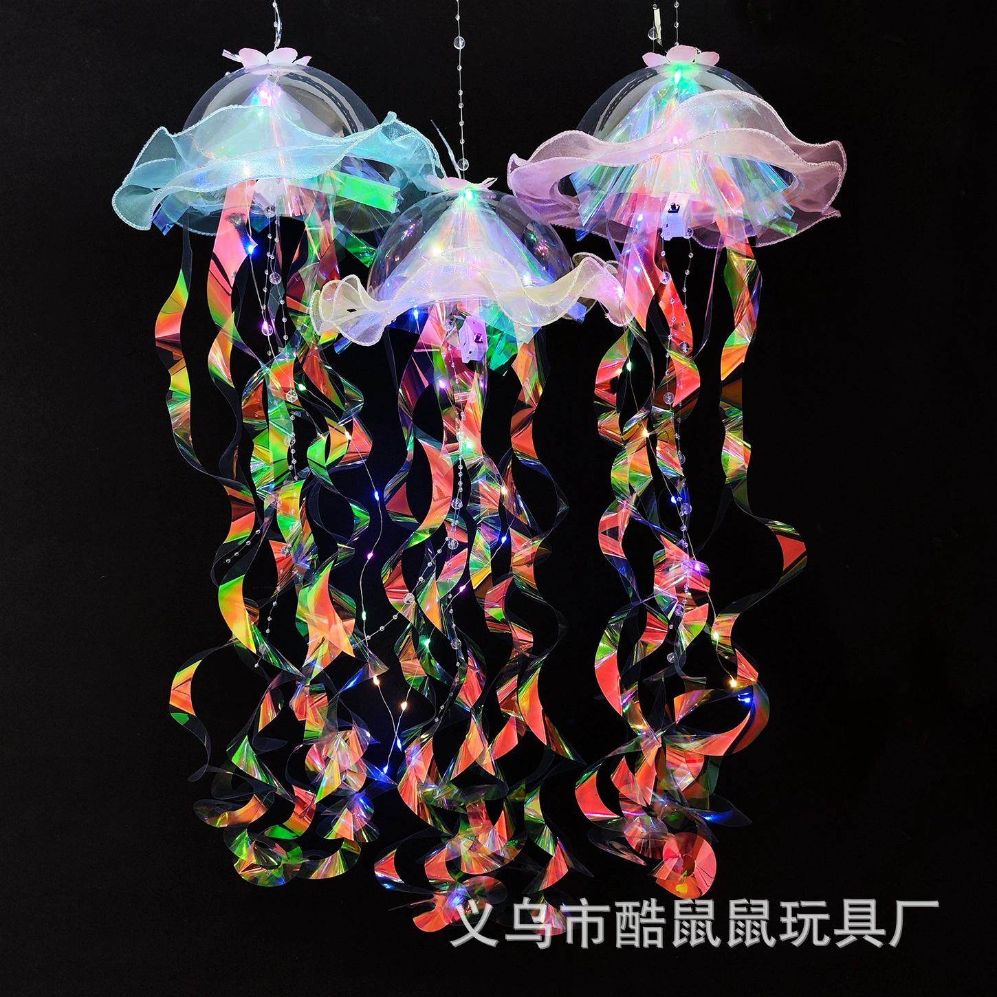 Светящаяся лампа-цикада-небесная медуза? Я не уверен. User had "Luminous Jellyfish Lamp, Crystal Handheld Night Light, Iridescent LED Decorative Toy". Translation: "Светящаяся лампа-аквариум?" Wait jellyfish lamp is jellyfish lamp. In Russian: "Сияющая лампа-джеллифиш" proper: "Сияющая лампа-js медуза". Better: "Сияющая лампа-медуза". Crystal handheld night light: «Кристальная портативная ночная подсветка» Iridescent LED decorative toy: «Иридесцентная светодиодная декоративная игрушка»