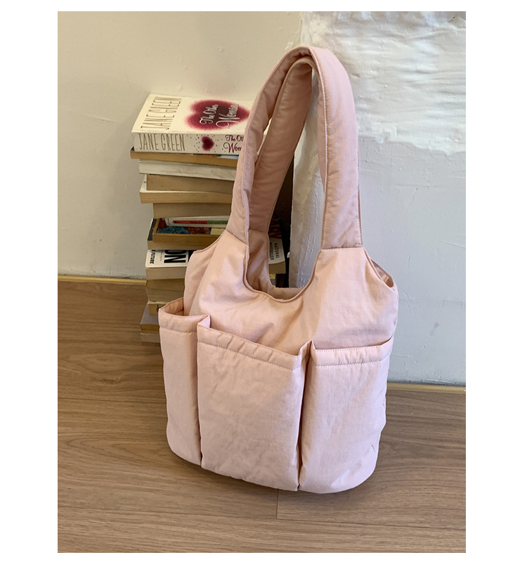 Single-shoulder underarm bag, large-capacity tote bag, versatile nylon fabric bag for women, new pleated multi-pocket commuter handbag undefined