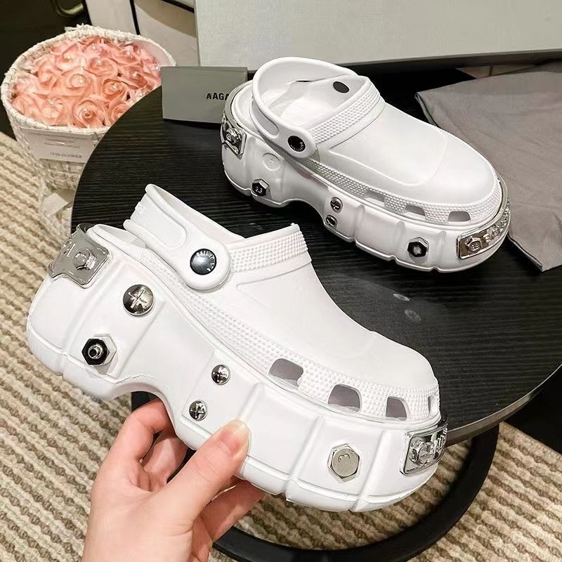 Paris hole shoes men and women couple's same style 2023 new half slippers thick bottom increased metal rivet closed toe sandals