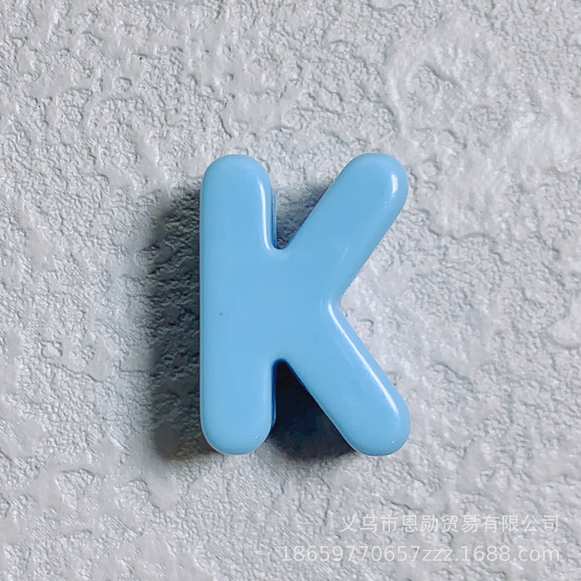 K (light blue)