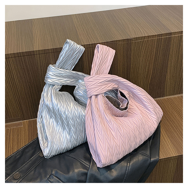 Women's Medium Pu Leather Geometric Solid Color Elegant Magnetic Buckle Handbag display picture 10