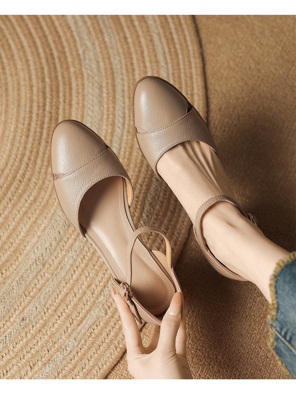 Sandal nữ da dê quai ngang khóa một dây, gót vừa 4,5 cm, mũi kín hở gót — Màu trắng nhạt chi tiết 2