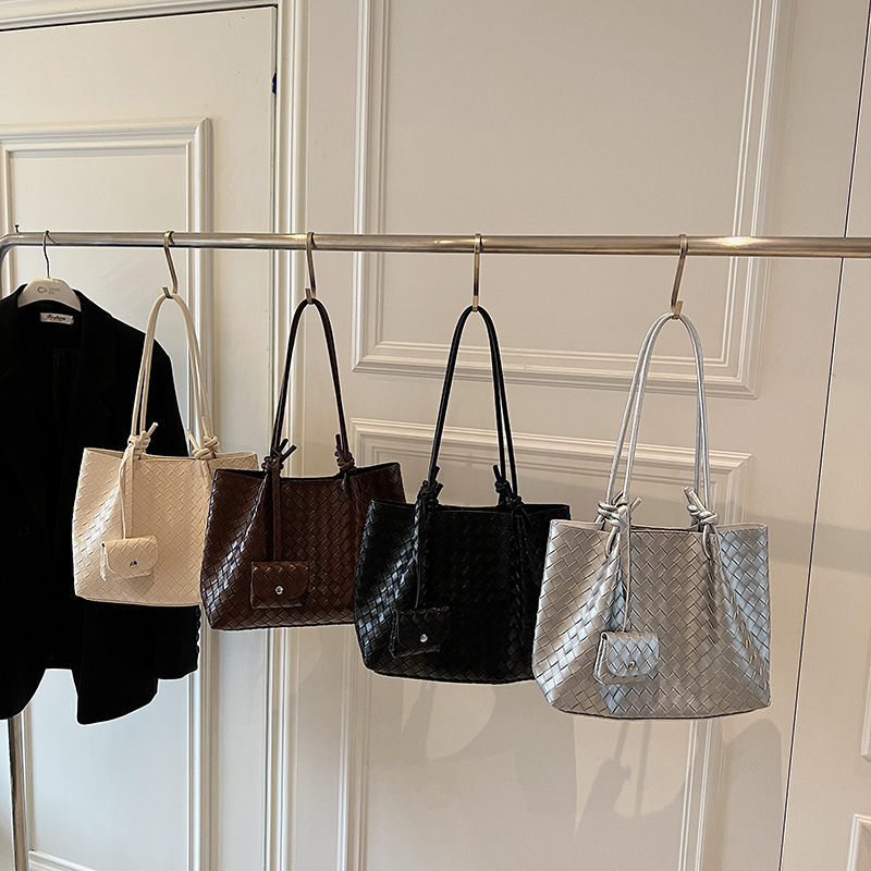 2026 Spring New Diamond Quilted Woven Tote Bag For Women Fashion Versatile Commuter Luxury Shoulder Handbag - Thumbnail 2