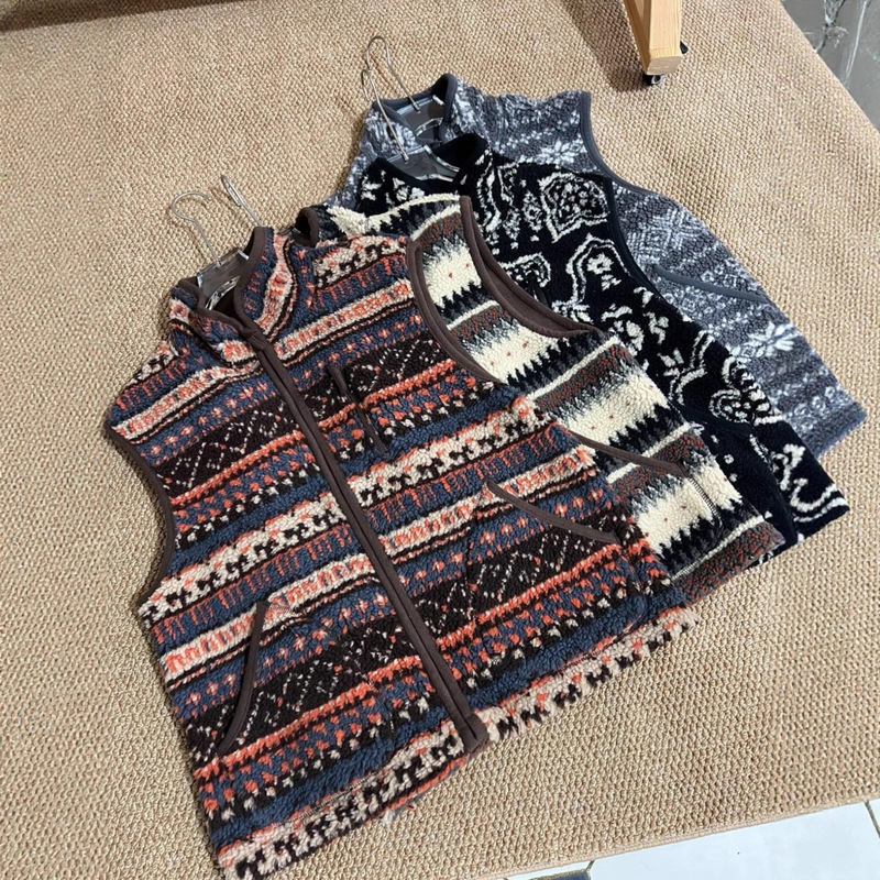 Double-Sided Fleece Vest with Red and White Mountain Peaks, High-End Layered Vest, Warm Lambswool Vest Jacket 9890