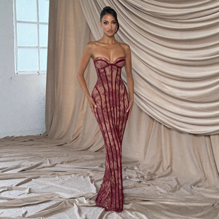 �W��վŮ�b���e�o�����������ٽz�����B���Lȹ��ɫ�����B��ȹ