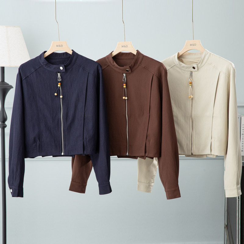 Extremely stylish stand-up collar high-waisted short baseball jacket for women, 2026 autumn new model, slimming biker jacket for petite figures Extremely stylish stand-up collar high-waisted short baseball jacket for women, 2026 autumn new model, slimming biker jacket for petite figures