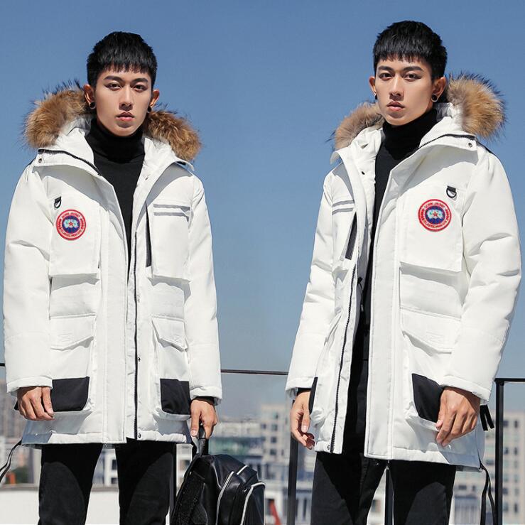 Chaqueta de plumón para hombre de media longitud 2023 Invierno Nueva chaqueta de plumón de pato con cuello de piel grande con capucha abrigo de hombre engrosado cálido