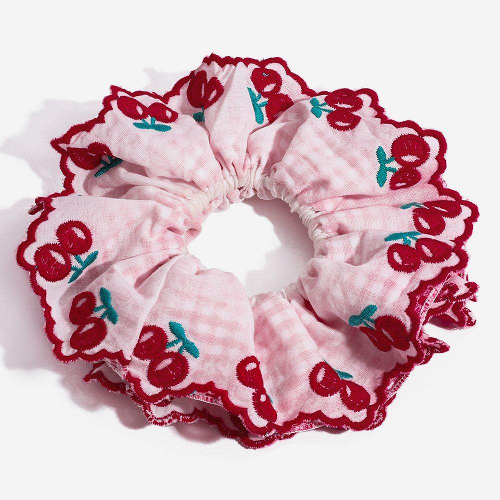Elegante haarscrunchie met rode kersen en ruches voor dames_voghion.com