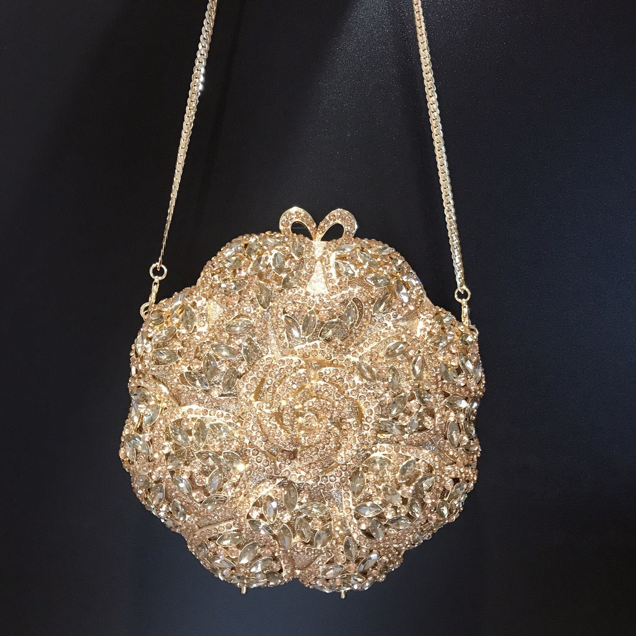 Fuente transfronteriza bolsas de diamantes para banquete flores redondas llenas de diamantes bolsas de regalo de banquete europeas y americanas bolsas de diamantes de mano de plata