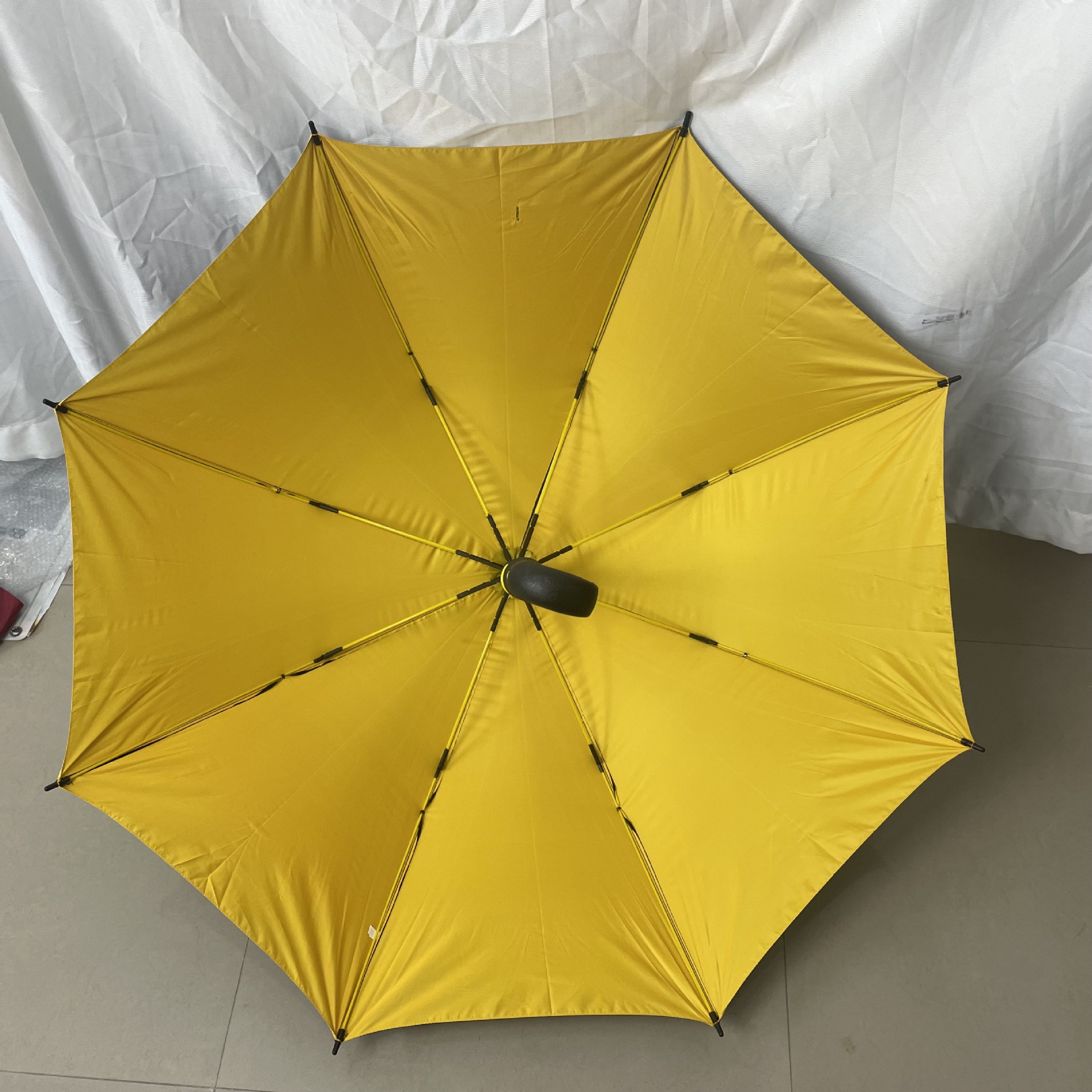 Nuevo golf con cubierta impermeable y tamaño medio para fortalecer paraguas automáticos de tormenta super viento fuerte paraguas de negocios de doble persona