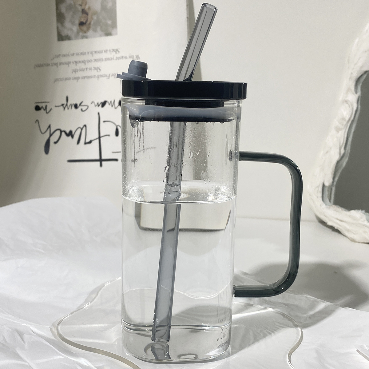 Taza de vidrio cuadrada al por mayor taza de té separada taza de agua de paja transparente taza de vidrio de silicona alta temperatura