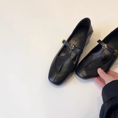 羊の皮の版 ~ フランス式の復古の透かし彫りの1字はツバキの花の靴の女性を掛けます。