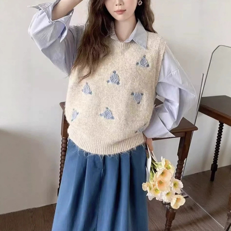 Round Neck Floral Embroidered Knit Vest New Style Sweater Autumn Loose College Style Sleeveless Top Trendy Round Neck Floral Embroidered Knit Vest New Style Sweater Autumn Loose College Style Sleeveless Top Trendy
