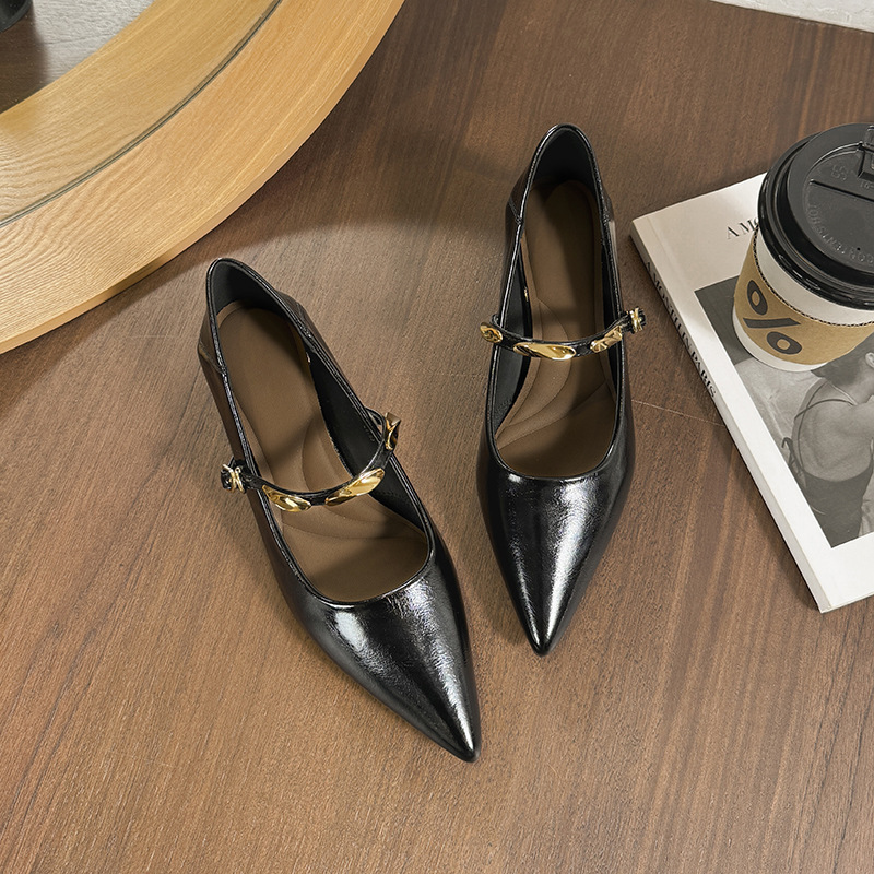 Zapatos de mujer coreanos de tacón grueso, nuevos zapatos de primavera y otoño con cabeza afilada y boca superficial con zapatos de tacón alto para mujeres.