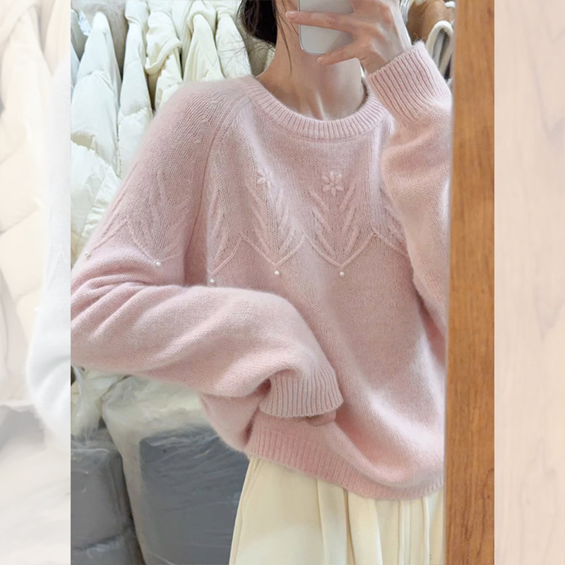 高級感の青いフックの花の柔らかいモチモチのセーターの女性の秋冬の外は乳のfufuの怠惰なプルオーバーのニットの上着を着ます。|undefined