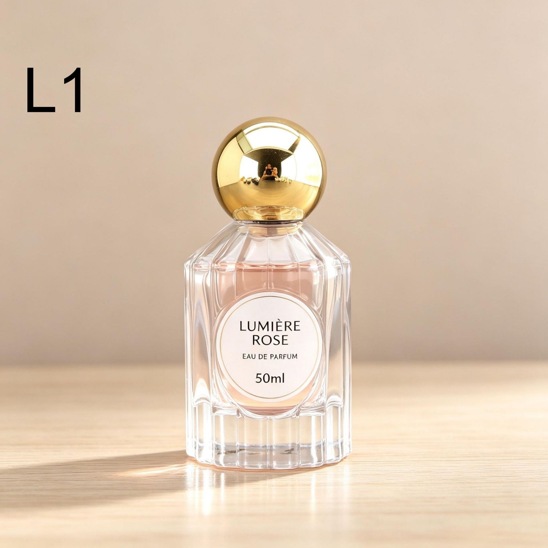 Nuevo producto botella de perfumes de vidrio botella de aerosol 50ml botella vacía botella de fragancia de alta calidad botella dividida multi-tapera libre en stock