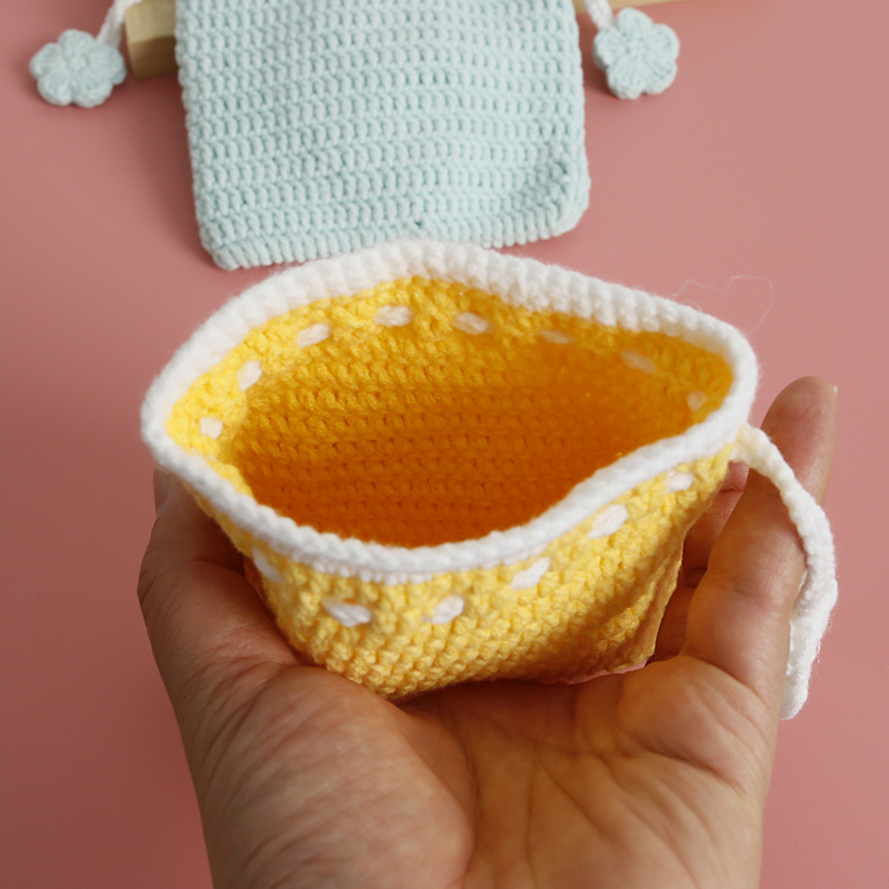 Bolsillo de gancho de lana dulce para chicas pequeñas bolsas de gancho de mano frescas bolsas de cambio de cuerda de pulpa de tulipas productos terminados