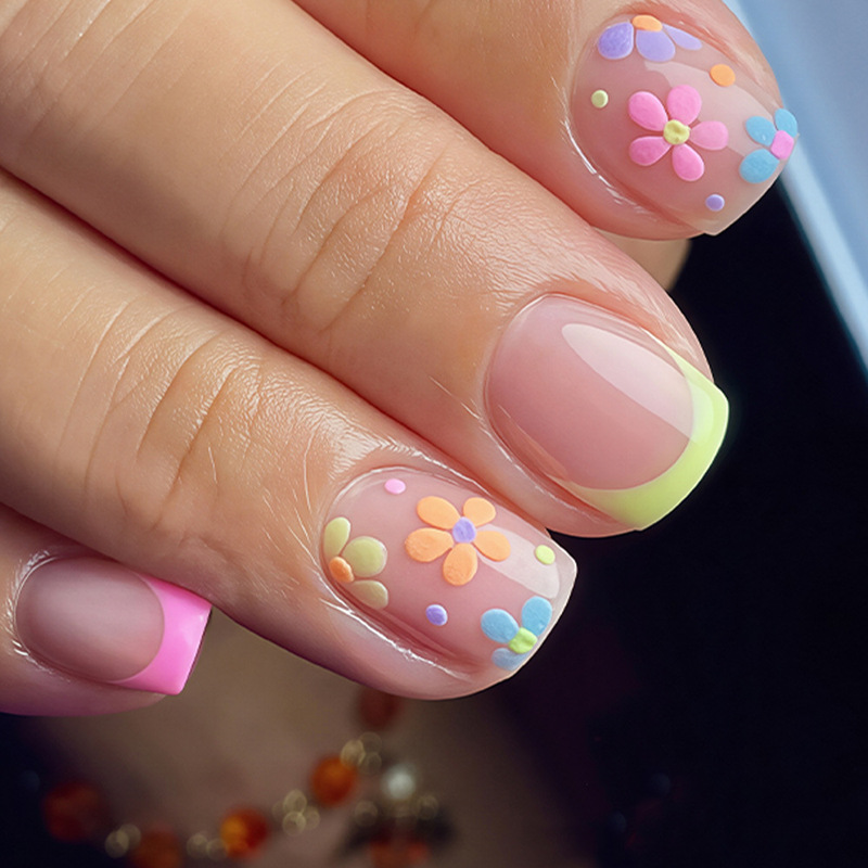 Short square floral nail tips, elegant French style, colorful women's nail art, simple and sweet style, wearable nails