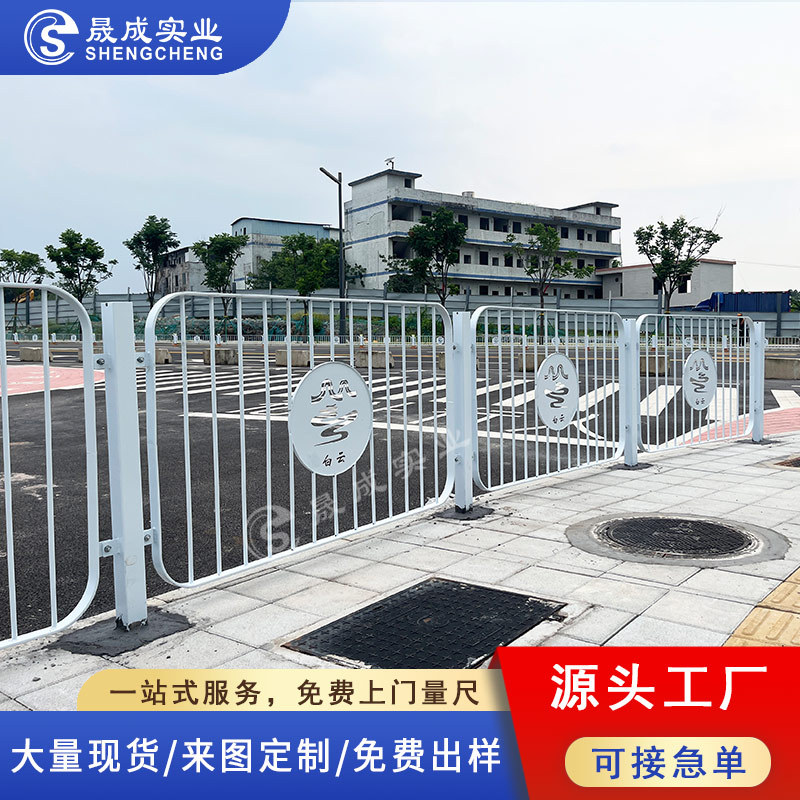 云山珠水市政护栏港式人行道机非隔离护栏定制路中分流锌钢防撞栏