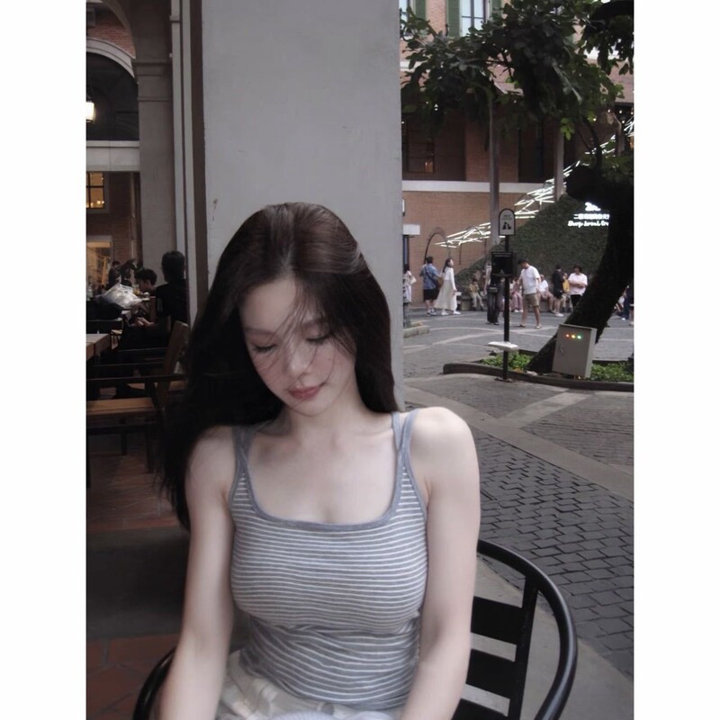 Pure Desire Backless Hot Girl Camisole with Chest Pads, Sexy Outerwear and Inner Wear, Slimming Design Top for Summer