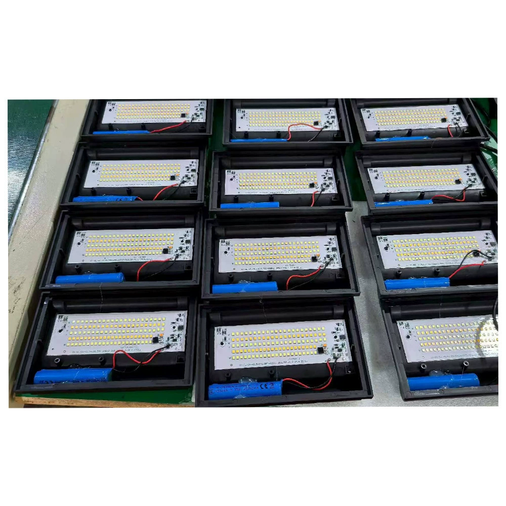 Foldable LED travel spotlight solar-powered, sconce, direct factory sales, remote control