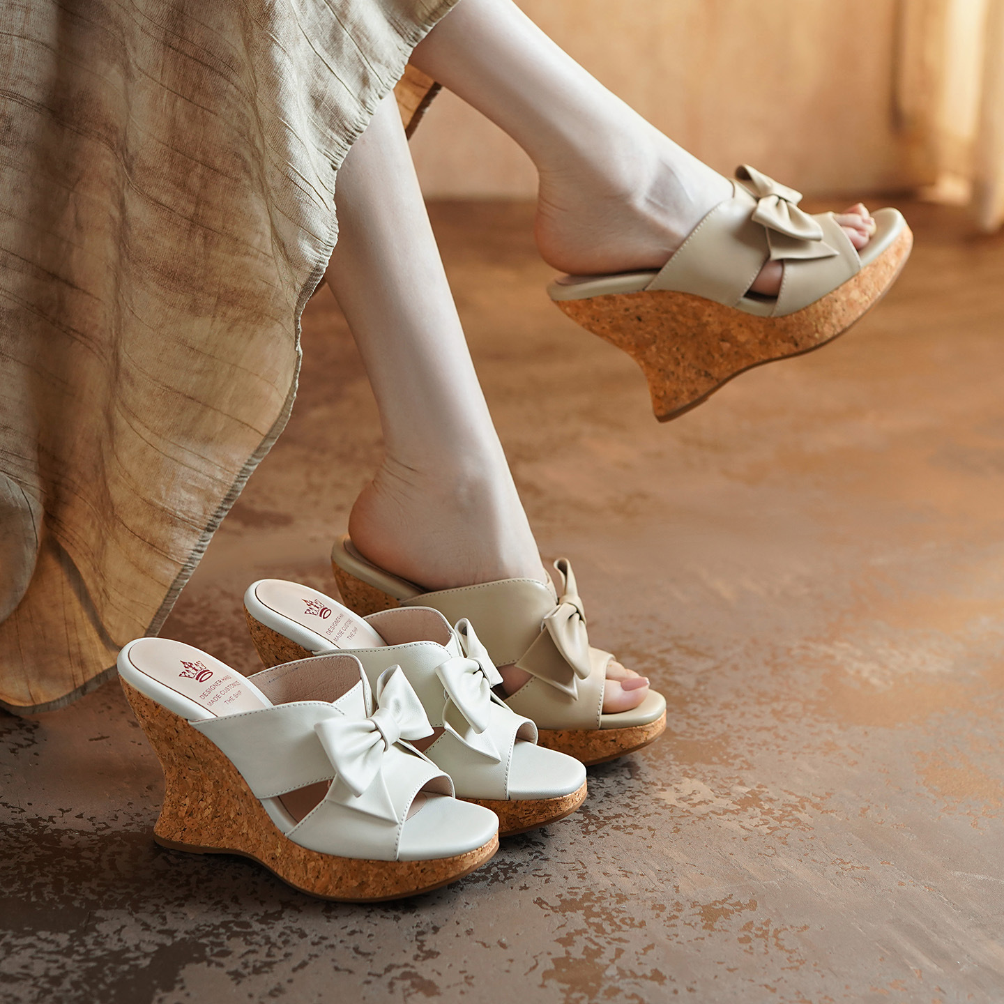Sandal cao gót nữ hở mũi phong cách cổ điển nơ bướm đế xuồng — màu trắng ngà, màu mơ