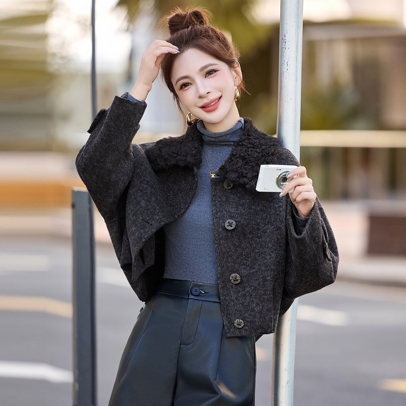 Short double-faced wool coat for women, 2026 new winter style, fashionable and elegant, slimming, with a fur collar