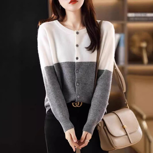 2024 Autumn and Winter New Round Neck Color Matching Cardigan Top Women's Loose Knitted Jacket Age-reducing Western Style Base Shirt All-match