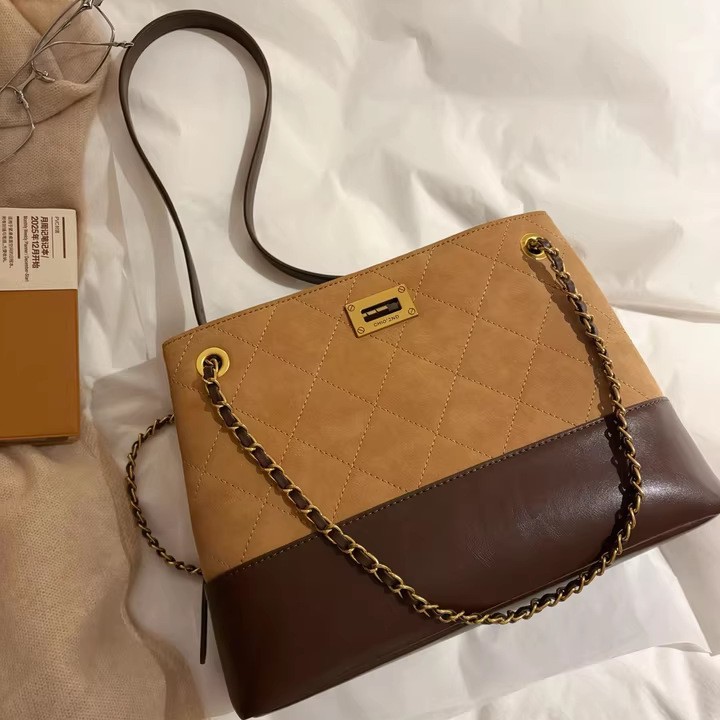 New Large-Capacity Tote Bag for Women Autumn and Winter Suede Quilted Chain Shoulder Crossbody Bag Fashionable Texture Tote Bag 2