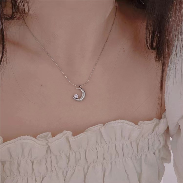1 Piece Quantity Daily Occasion Simple Style Moon Titanium Steel Inlay Zircon Pendant Necklace