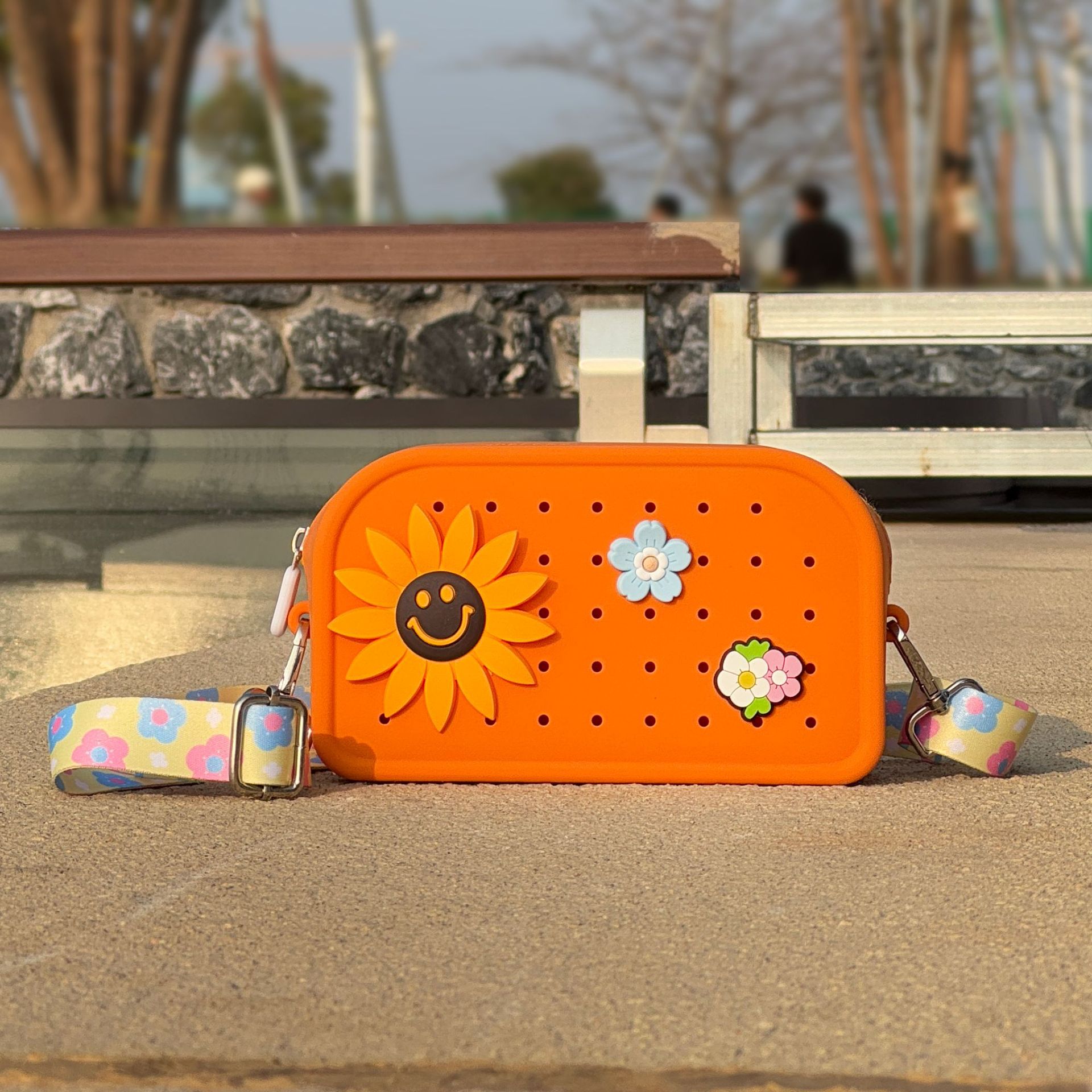 Creative silicone hole bag outdoor waterproof beach shoulder bag DIY…