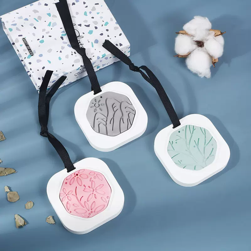 石膏车载香薰批发家用扩香固体香氛摆件祛味香挂香片衣柜香薰蜡片