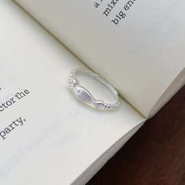 项链;戒指;耳钉