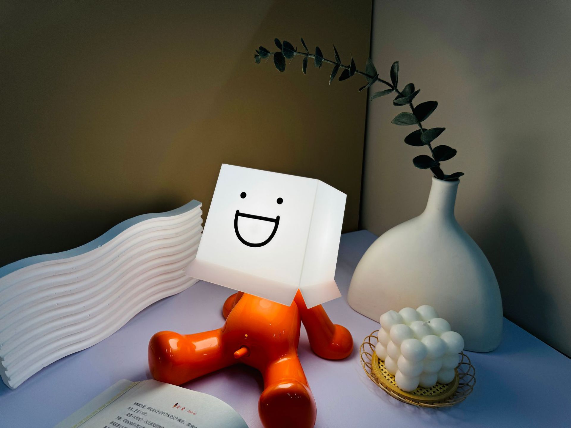 Sentado tímido niño lámpara de escritorio cara cuadrada tímida lámpara de noche regalo de carga creativa divertida lámpara de cabezal de cama divertida