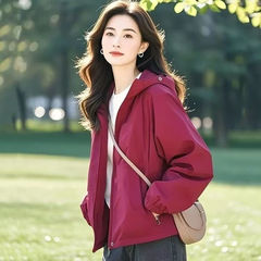 2025超火春季高级韩版小众不撞款独特超好看短款叠穿冲锋衣女夹克